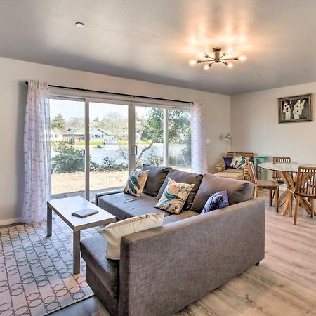 Canal Cottage Retreat With Dock And Waterfront Views โอเชียนชอร์ส ภายนอก รูปภาพ