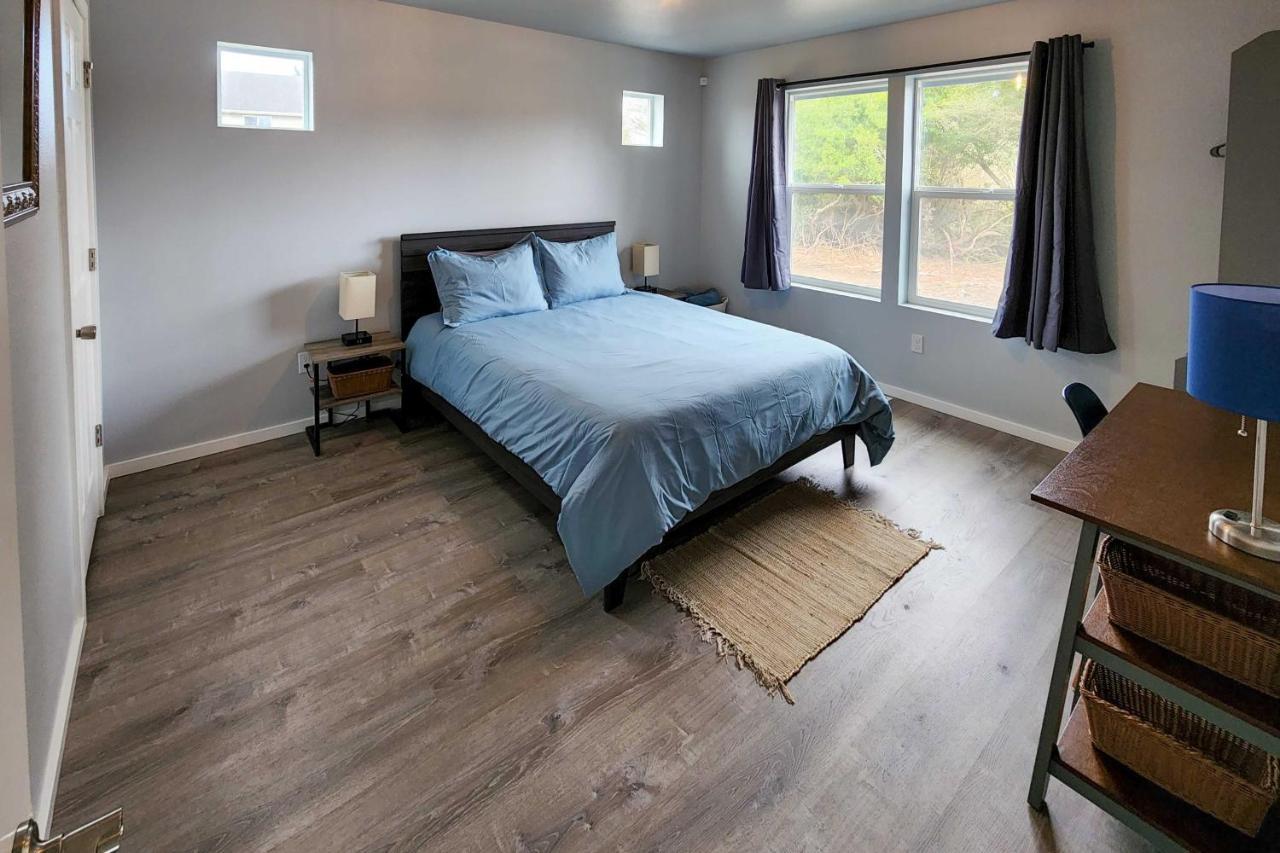 Canal Cottage Retreat With Dock And Waterfront Views โอเชียนชอร์ส ภายนอก รูปภาพ
